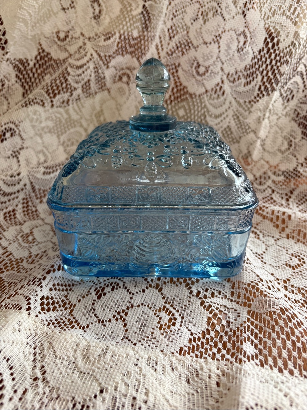 Vintage Indiana Glass Tiara Honey Bee Dish Ice Blue